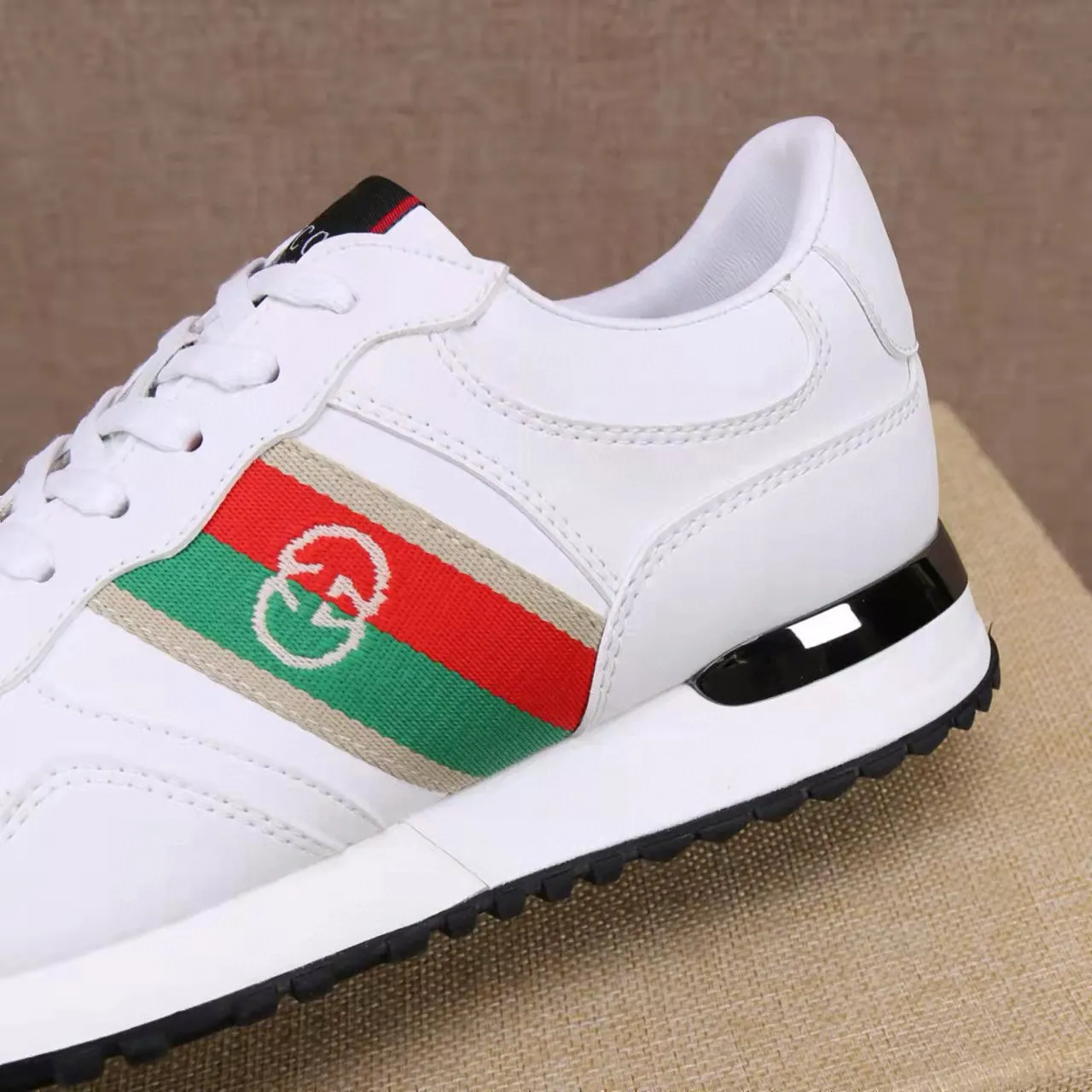 Factory price: 400💰[Gucci men's sports shoes] Gucci fashionable casual men's shoes🇨🇳Original 1:1 mold opening, new model debuts first💯Not high-profile but avant-garde, simple, low-key and fashionable, super versatile style🌿Made of original cowhide➕Sheepskin lining🎋The version is comfortable on the feet, first-class workmanship🍍Number: 38-44, (45 customized)